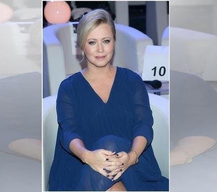 Agnieszka Wagner w roli z jednego z jej znaczących filmów lub seriali, ukazująca esencję jej kariery aktorskiej.